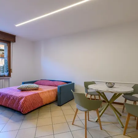 Guesthost - A Due Passi Apartment Pesaro