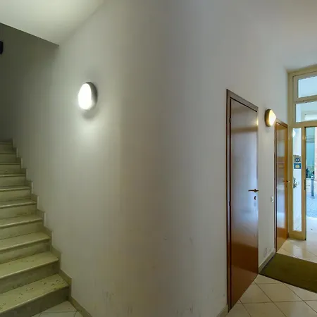Guesthost - A Due Passi Apartment *